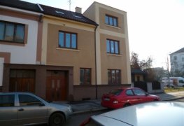 Pardubice, sanace vlhkého zdiva suterénu rodinného domu pomocí metody aktivní drátové elektroosmózy.