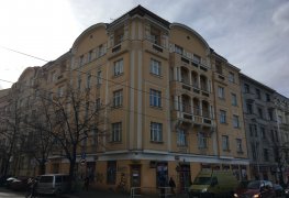 Praha 3, sanace vlhkého zdiva v suterénu bytového domu aktivní drátovou elektroosmózou, provedení sanačních omítek, instalace ventilátorů pro odvod vlhkého vzduchu.