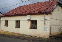 Bystřice u Benešova, sanace vlhkého zdiva a snížení vlhkosti rodinného domu bezdrátovou elektroosmózou.