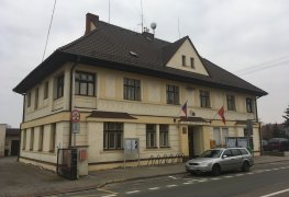 Rosice nad Labem, sanace vlhkého zdiva obecního úřadu technologií aktivní drátové elektroosmózy.