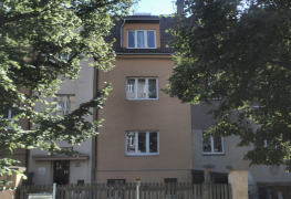 Plzeň, vysoušení zdiva řadového rodinného domu metodou aktivní drátové elektroosmózy.