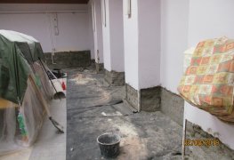 Odvlhčení a rekonstrukce přízemí a sklepa budovy střední zdravotnické školy Svitavy.